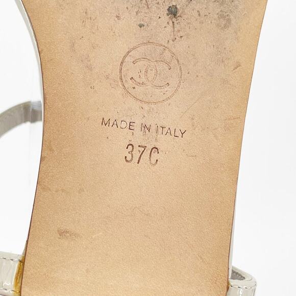 Chanel 37C Gray Quilted Leather Faux Pearl CC Logo Ankle Strap Flat Sandals - Picture 14 of 14